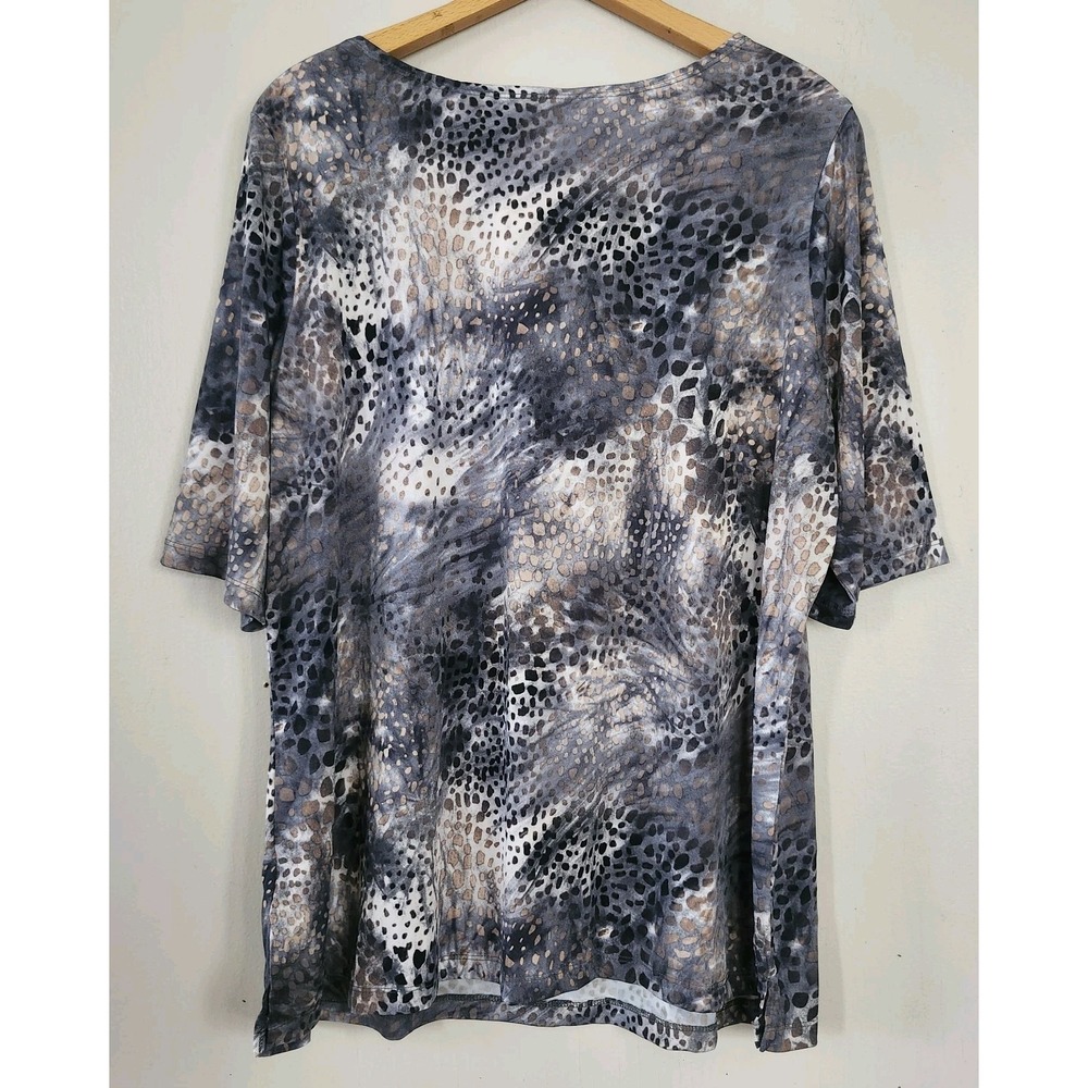 NWT Susan Graver Liquid Knit Womens 1X Animal Print Rhinestone Accent Top Blouse - Picture 4 of 6